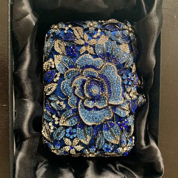 Princess Diana inspired Swarovsky Crystal clutch. - Picture 2 of 3